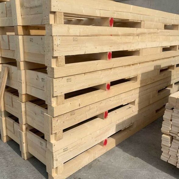 L’imballaggio ideale per merce di grandi formati? Il vassoio per imballaggio in legno di Abete